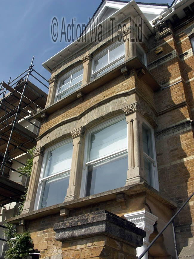 case 43 c 8 - Failing and rotating Victorian bay window