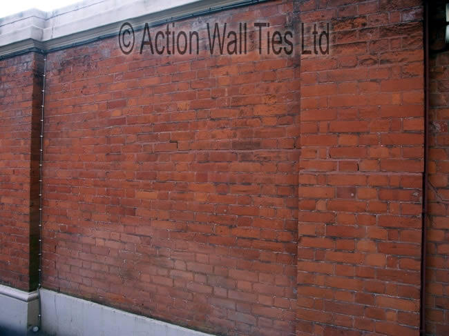 case 50 b 6 - Cracking Museum Courtyard Walls