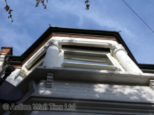 NW10 Bay window gaps 2 300x225 - Distorted Columns & Lintels