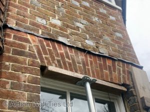 listed collapsing brickwork 300x225 - Collapsing Grade II Bay Window Repairs