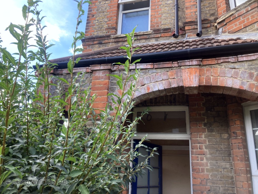 Dropping portico arch 05 - Failing Brick Portico Columns & Arches