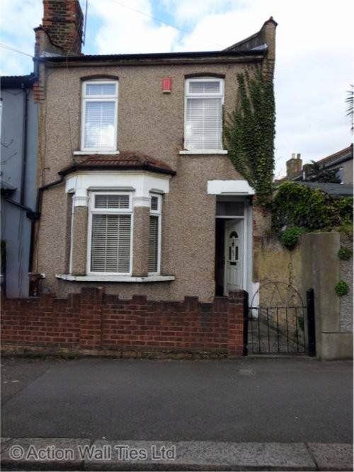 London E17 Bowing gable wall - South London Bay Window Repairs